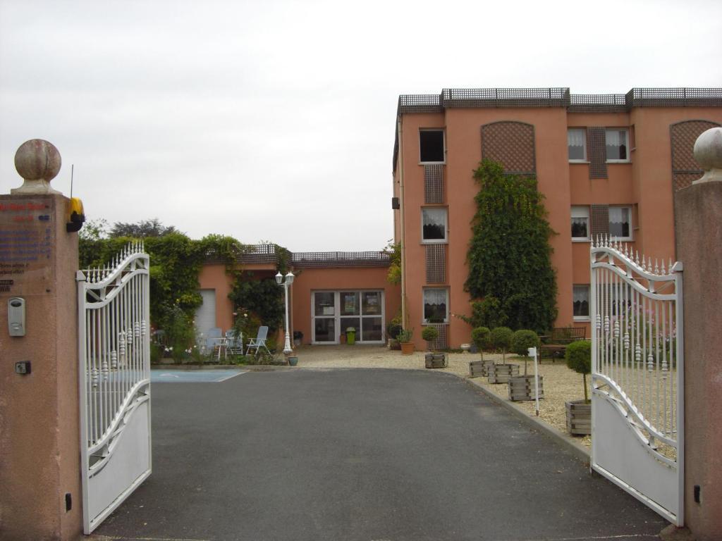 Hotel Au Sans Souci Шинон Экстерьер фото